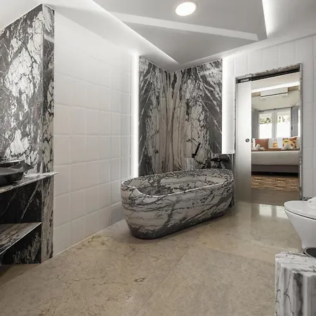 Villa Lagoon & Deluxe *