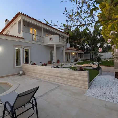 Lagoon & Deluxe Villa Caldas Da Rainha